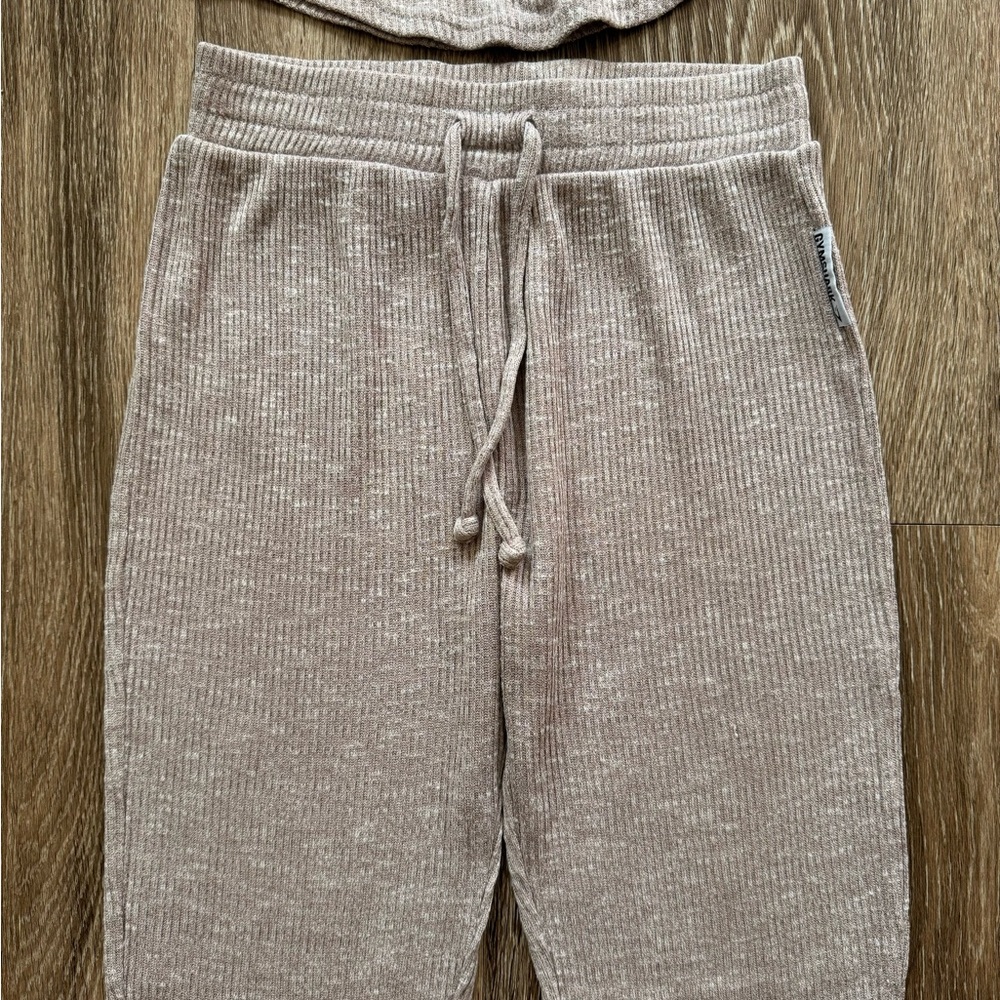 Gymshark Lounge Set - Picture 8 of 9